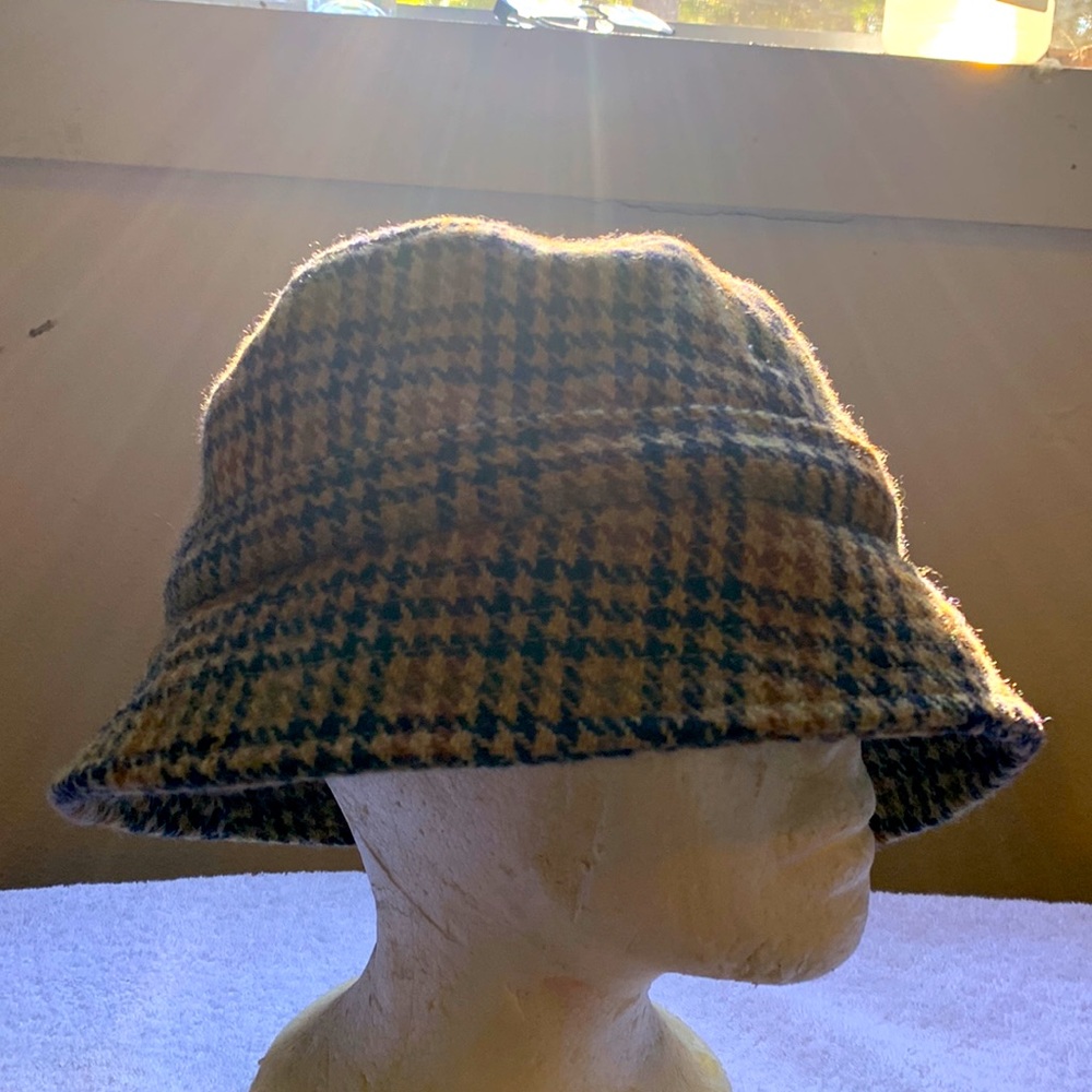 Winter hat - Picture 2 of 3